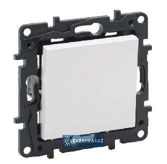 Niloe Step biały p/t łącznik zwierny bez ramki 863109 Legrand 1
